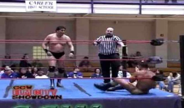 Shocking video shows former wrestling star behaving normally at indy show