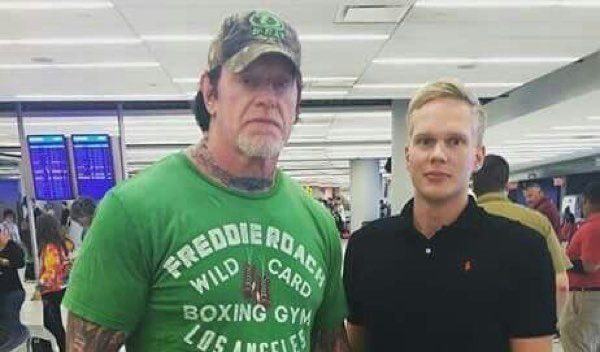 Struggling to make ends meet, Undertaker selling autographs in New York subway station