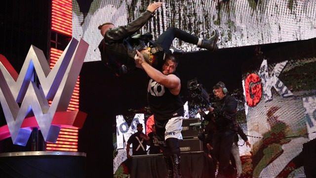 Kevin Owens apologizes for not powerbombing Machine Gun Kelly sooner