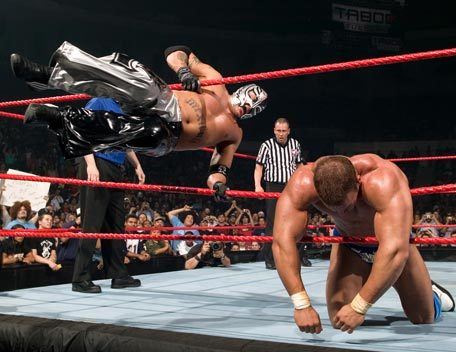 Mysterio moves to Manhattan, renames finisher “212”