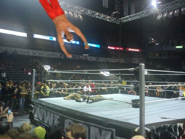 Khali performs perfect moonsault at house show