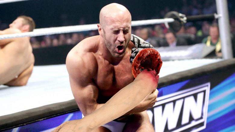Cesaro loses arm after tape affixing it to shoulder comes unstuck